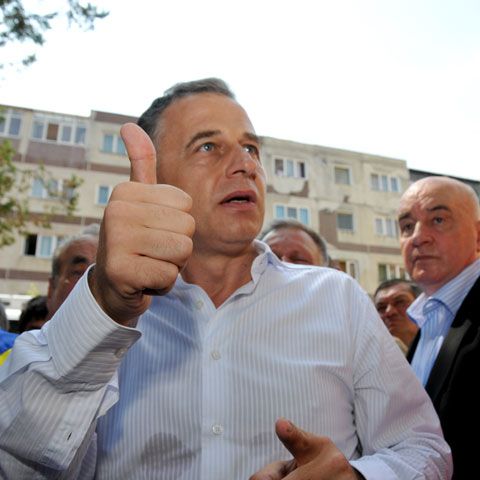Geoană: PSD va sprijini construcţia a 50.000 de locuinţe sociale