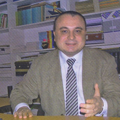 Radu Carp: Referendumul pentru unicameralism anunţă o revizuire mai largă a Constituţiei