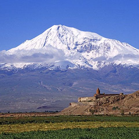 Cinci alpinişti români au cucerit, în această toamnă, vârful Ararat de 5,165 m