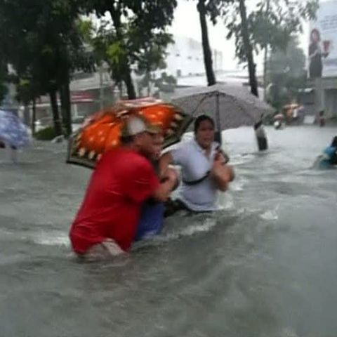Capitala filipineză şi regiunile învecinate au fost inundate