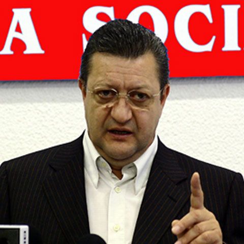 PSD îl susţine pe Nica şi îi cere lui Boc să revină, în 24 de ore, "la gânduri mai bune"