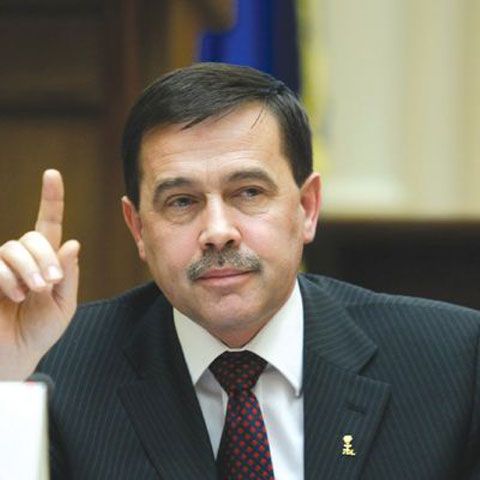 Deficitul forţează creşteri de taxe 