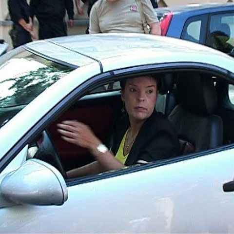 Fostul deputat Anca Constantinescu, cunoscută sub porecla Ciocu' mic, a fost huiduită de protestatari la sediul PD-L