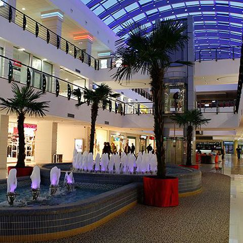 Construcţia mall-urilor din România, îngheţată la nivel de proiect