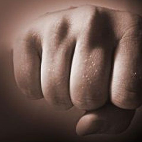 Un fost rugbist român a fost arestat în Italia, după ce şi-a bătut soţia