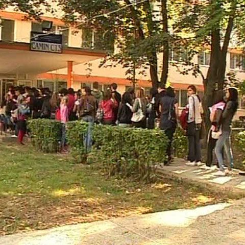 Studenţii de la Universitatea de Agronomie au stat ore întregi la coadă pentru a se putea caza în cămin