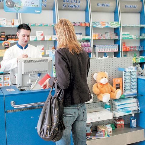 Vasluienii nevoiţi să îşi cumpere medicamentele pentru că farmaciile nu mai eliberau reţete compensate