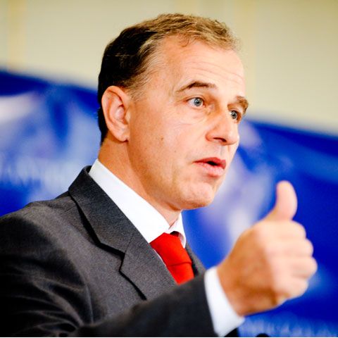Geoană le-a povestit delegaţilor la congres despre Maria pensionara sau Victor, micul întreprinzător 