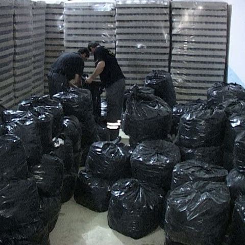 Poliţiştii au descoperit un depozit din Bragadiru, plin cu ţigări de contrabandă 