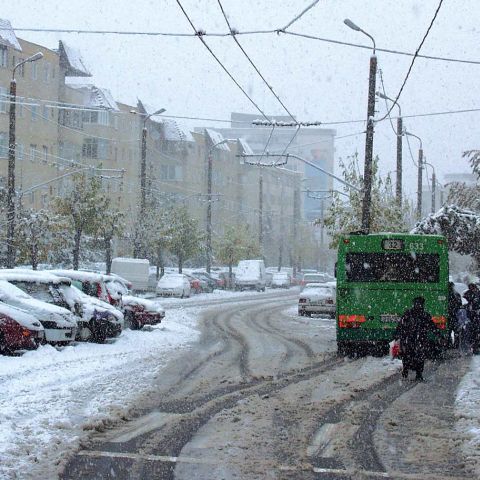 Nopţi geroase în octombrie, lapoviţă şi ninsoare în noiembrie, viscol în decembrie. PROGNOZA PE TREI LUNI