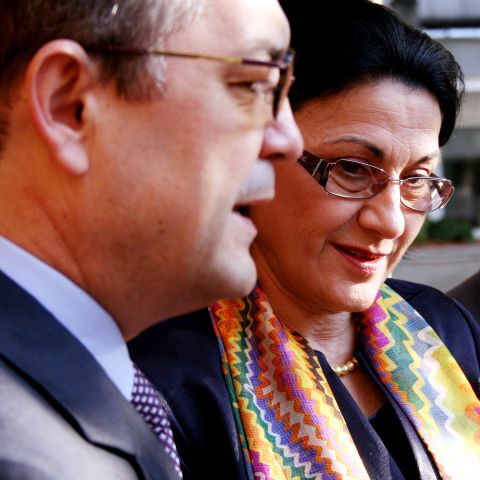 Şcoala trebuie să formeze competenţe, informaţii găsim şi pe internet, spune Boc