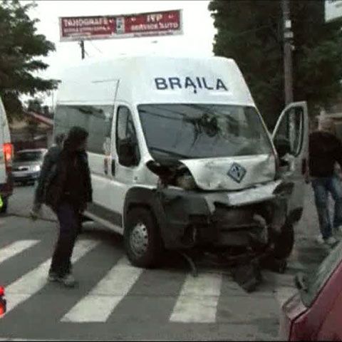 Şapte persoane au fost rănite într-un teribil accident, la Brăila VEZI IMAGINI