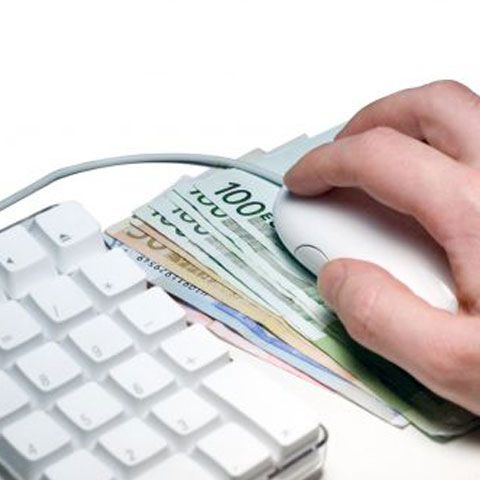 Comerţul online local creşte împins de criză