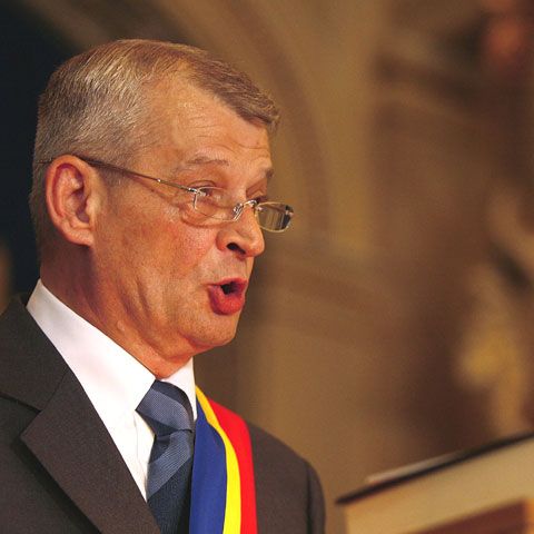 Bucharest mayor Sorin Oprescu to run for Romania`s president seat as independent