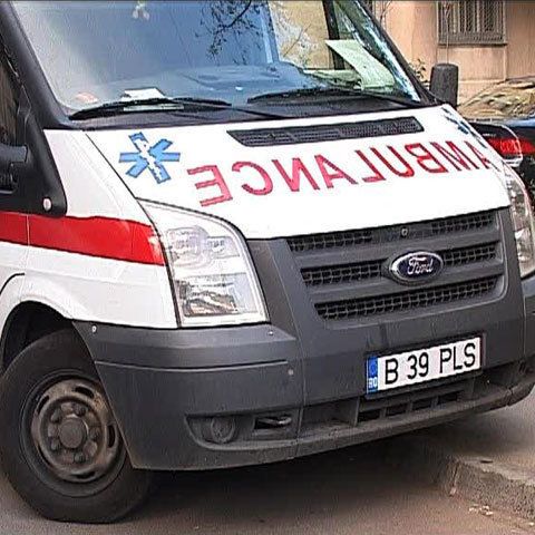 Un tir a lovit o dubă cu butelii, la Braşov