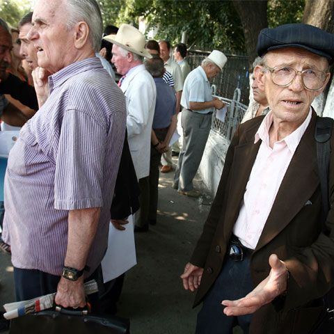 Pensiile speciale vor fi recalculate şi integrate în sistemul unitar, a spus Boc