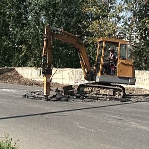 Un drum din centrul Capitalei a fost spart de un bucureştean care spune că l-a câştigat în instanţă 