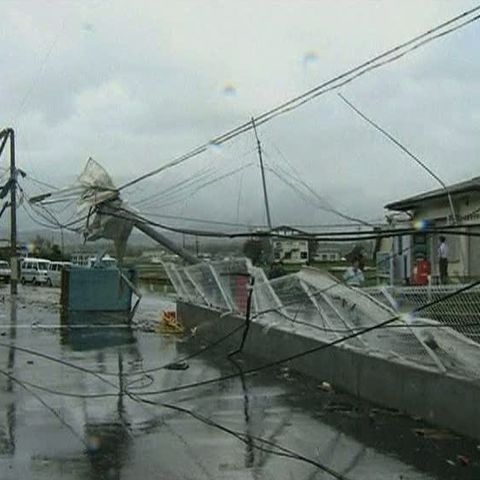 Taifunul Melor a făcut un mort şi 32 de răniţi în Japonia 