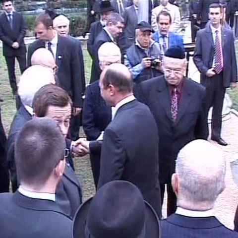 Monumentul Holocaustului, inaugurat în prezenţa a doi supravieţuitori şi a preşedintelui Băsescu