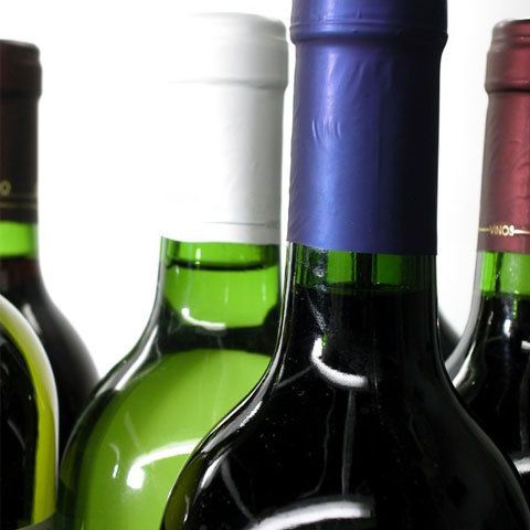 61 de persoane vor fi audiate de DIICOT pentru contrafacere a unor băuturi alcoolice