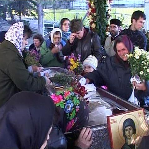 Se fac ultimele pregătiri pentru sărbătorirea Sfintei Parascheva