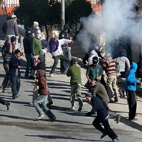 Ciocnirile violente între poliţiştii evrei şi tinerii palestinieni au reizbucnit