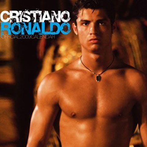 Cristiano Ronaldo va poza în lenjerie intimă pentru Armani