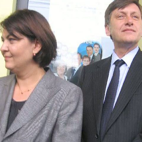 Crin Antonescu şi Adina Vălean s-au cununat religios 
