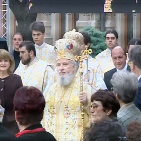 Înghesuială la Cotroceni cu ocazia sfinţirii bisericii din curtea Palatului