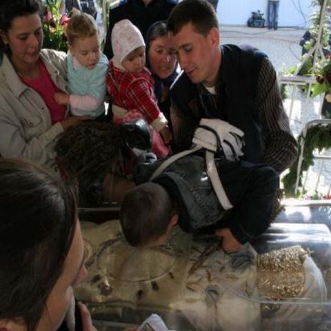 Peste 35.000 de pelerini au fost la moaştele Sf. Parascheva în două zile
