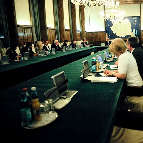 PD-L ia în calcul ca Executivul să demisioneze, potrivit NewsIn