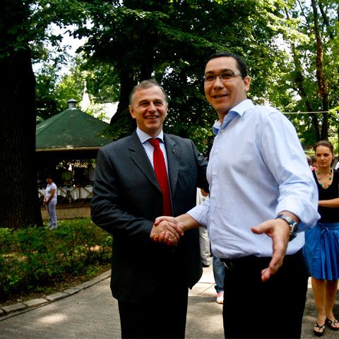 Geoană spune că România este un stat de drept, iar Ponta că PD-L s-a făcut de râs