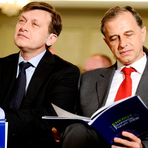 Geoană s-ar putea întâlni cu Antonescu în acestă seară să discute situaţia post-moţiune