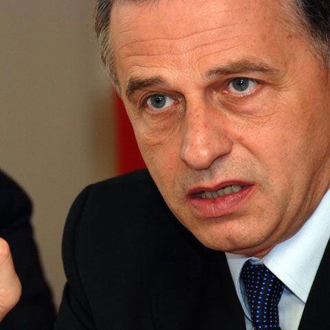 PD-L cere suspendarea lui Mircea Geoană de la şefia Senatului
