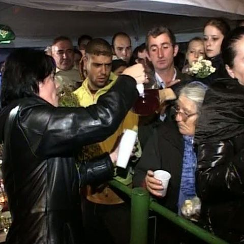 Mii de pelerini s-au adunat la moaştele Sfintei Parascheva