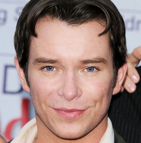 Stephen Gately de la Boyzone a decedat din cauze naturale, potrivit rezultatelor autopsiei