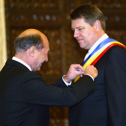 Partidele de opoziţie legalizează o majoritate parlamentară pentru a-l obliga pe Traian Băsescu să desemneze un premier tehnocrat