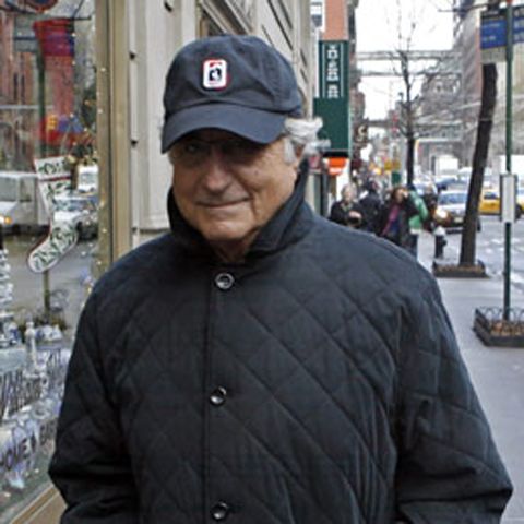 Escrocul Bernard Madoff s-a luat la bătaie cu un coleg de celulă