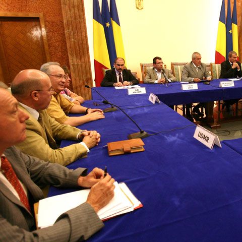 PNL şi UDMR vor doar un acord pentru desemnarea premierului interimar, nu o alianţă sau o coaliţie