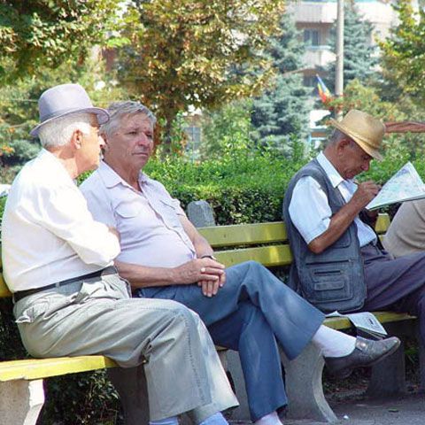 România va ajunge la un raport de 0,4 salariaţi la un pensionar în 2050, potrivit APAPR