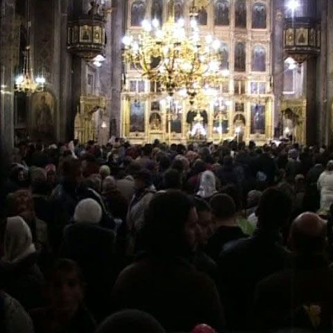 Sute de credincioşii s-au rugat la schitul Cuvioasa Parascheva, aflat într-o pădure de lângă Arad