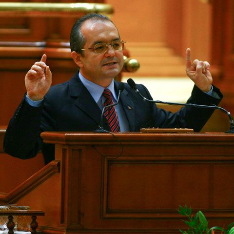 Emil Boc: Eu nu sunt \"soluţia zilei\". PD-L va face altă propunere de premier