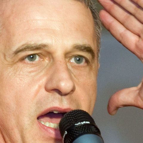 Mircea Geoană a dat în bâlbăială după desemnarea lui Croitoru, vorbind de Guvernul Bloc şi de domnul Blăsescu
