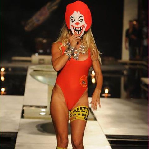 Pamela Anderson din nou în costumul din Baywatch