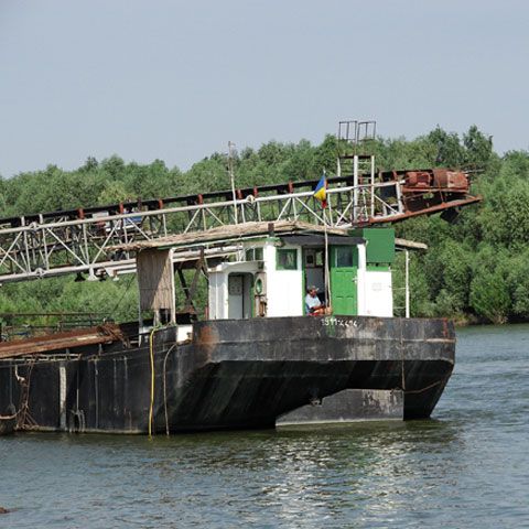 Un şlep sub pavilion românesc a eşuat la Salcia-Mehedinţi