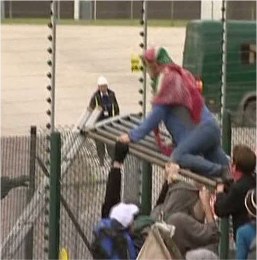  Peste 80 de ecologişti au fost arestaţi în timpul unui protest împotriva unei centrale din Anglia