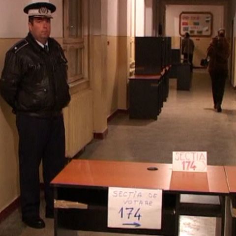 Sindicatul Naţional al Poliţiştilor cere ca agenţii să fie plătiţi pentru paza secţiilor de votare
