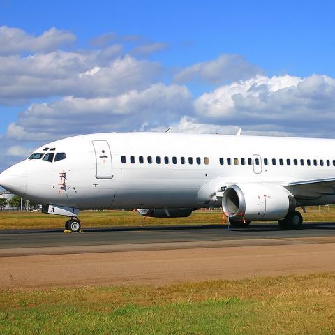 Un avion a aterizat de urgenţă la Arad din cauza unui pasager care a provocat un scandal