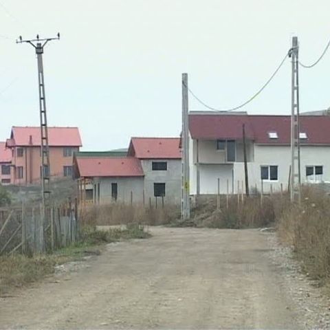 Locuitorii unui cartier din Apahida, judeţul Cluj, trăiesc de trei ani fără electricitate