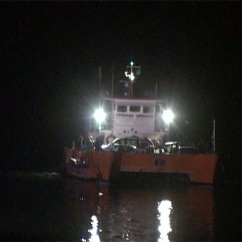 Un bac a fost blocat pe Dunăre din cauza unui tir rămas  fără motorină